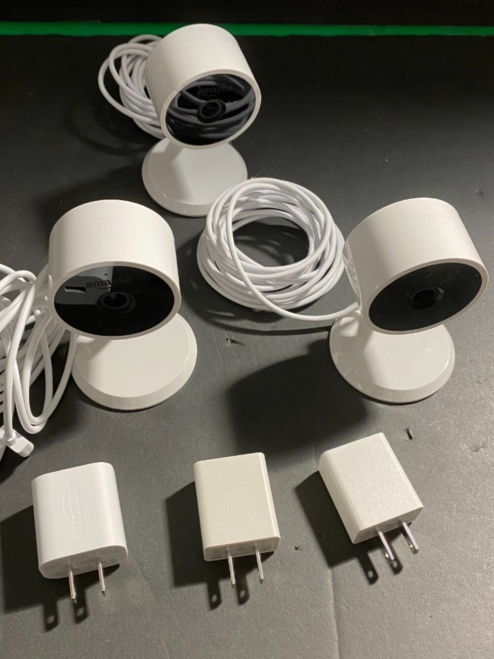 Lot 3 : Amazon Cloud Cam Indoor Security Cams PB04JL AS IS SERVICE DISCONTINUED
